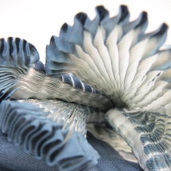 Foulard court en sergé de soie plisssé sur deux pans fabriqué à lyon france par  sophie guyot accessoires mode textile