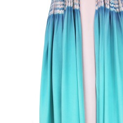 Longue écharpe plissée en crêpe de chine 100% soie, multicolore.