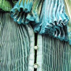 Twin set cape & longue écharpe sergé de soie plissé multicolore