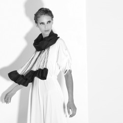 Scarf plissenpli midi, two tones in silk twill, pleated and dyed by sophie guyot soieries in Lyon, France