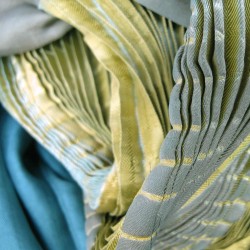 Maxi stole plissenpli, pleated silk twill, dyed and made by sophie guyot silks in Lyon France