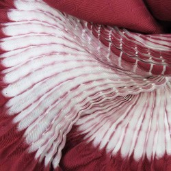 Short pleated scarf minipli two tones in silk twill, tie and dye by sophie guyot silk designer in Lyon France