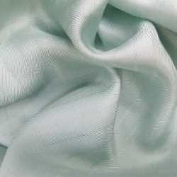 Foulard court plissé minipli bicolore en twill de soie quadrillé, fabriqué par sophie guyot soieries à Lyon en France