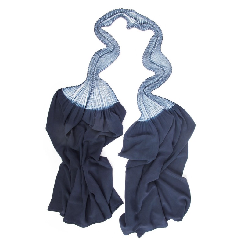 Long pleated scarf in 100% silk crepe de chine two colours