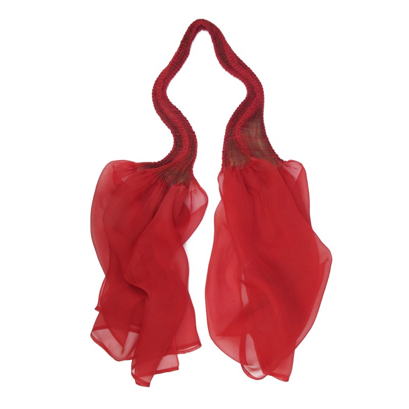 volplivol scarf dyed pleated silk organza made in Lyon France Sophie Guyot créations soieries textiles fashion accessories