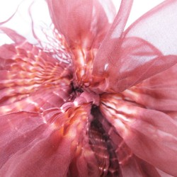 Écharpe courte paplillon bicolore en organza de soie plissé, teint et fabriqué à Lyon en France par Sophie Guyot Soieries