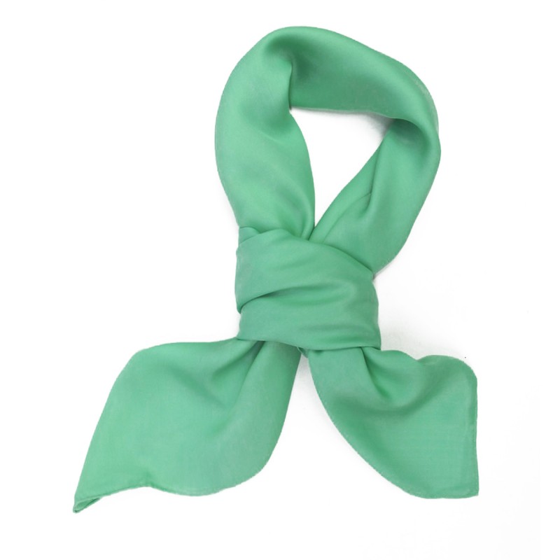 Carré 90 uni twill de soie roulotté fait à lyonfran ce par sophie guyot atelier soieries