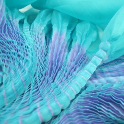 écharpe volplivol organza de soie plissé teint fabriqué à Lyon France Sophie Guyot créations soieries textiles mode accessoires