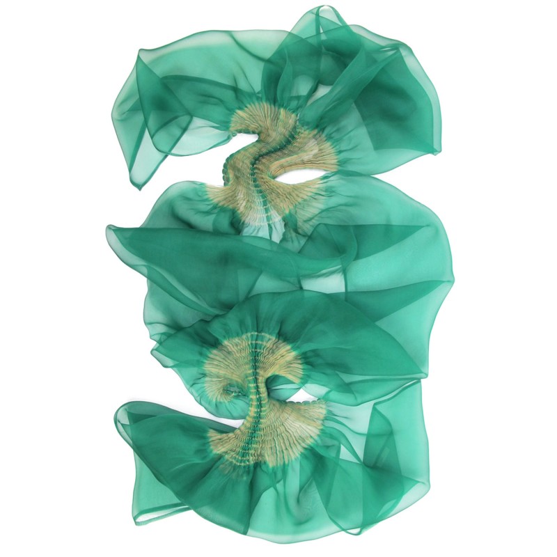Étole juliette multicolore en organza de soie plissé, teint et fabriqué à Lyon en France par Sophie Guyot Soieries