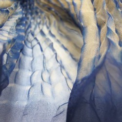 Short scarf paplillon pleated silk organza dyed made by sophie guyot silk textile fashion design Lyon france