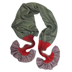 Longue écharpe plissée multicolore en twill de soie fabriqué teint sophie guyot soies à Lyon France