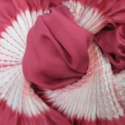 Foulard court plissé minipli twill de soie fabrication sophie guyot soieries Lyon France