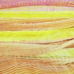 Longue écharpe plissée plicatwill multicolore en twill de soie fabriquée par sophie guyot atelier de soieries Lyon France