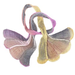 Longue écharpe plissée plicatwill multicolore en twill de soie fabriquée par sophie guyot atelier de soieries Lyon France