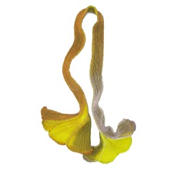 Longue écharpe plissée plicatwill multicolore en twill de soie fabriquée par sophie guyot atelier de soieries Lyon France