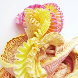 Longue écharpe plissée plicatwill multicolore en twill de soie fabriquée par sophie guyot atelier de soieries Lyon France