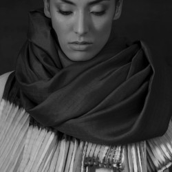 Écharpe bouplibou maxi twill de soie plissé fabrication sophie guyot atelier soieries Lyon France
