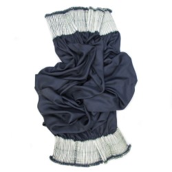 Écharpe bouplibou maxi bicolore en twill de soie plissé fabriquée par sophie guyot soieries à Lyon en France