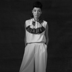 Foulard court plissé minipli twill de soie quadrillé fabriqué à lyon francepar sophie guyot soieries