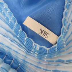 Foulard court plissé minipli twill de soie fabrication sophie guyot soieries Lyon France