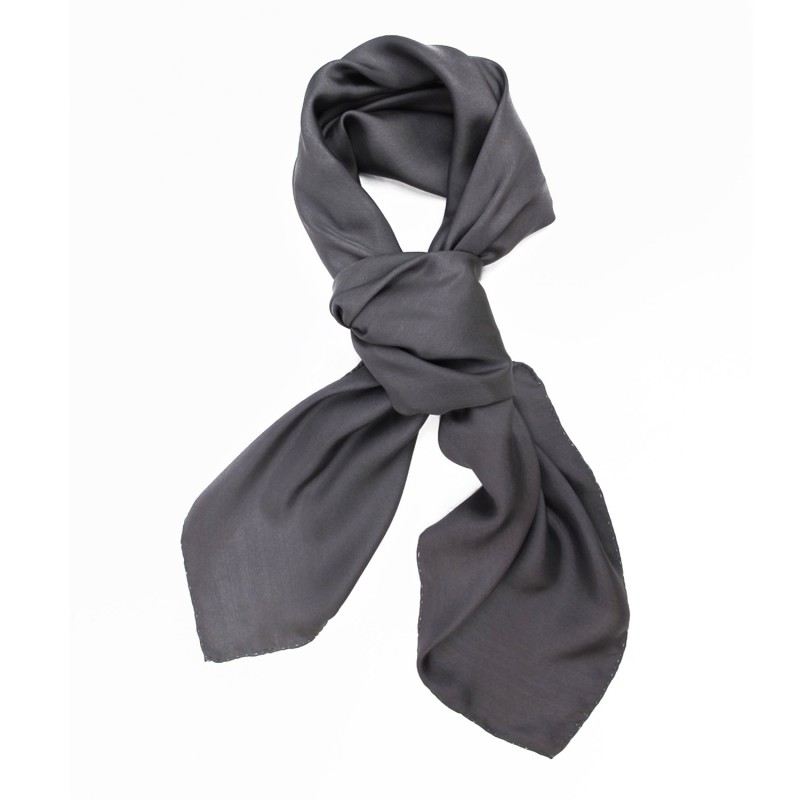 Carré 90 uni twill de soie roulotté fait à lyon france par sophie guyot atelier soieries