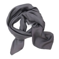 Carré 90 uni twill de soie roulotté fait à lyon france par sophie guyot atelier soieries