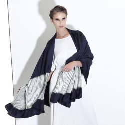 Maxi stole plissenpli 025, pleated silk twill, dyed and made by sophie guyot silks in Lyon France