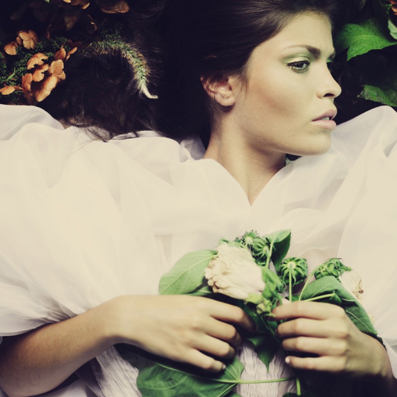 Édito Asphodel, robe plissée en organza de soie.