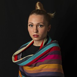 54 couleurs, portraits, écharpe en bourrette de soie, teinte et confectionnée à Lyon, France par sophie guyot soieries