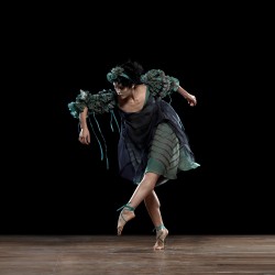 Robe en jersey de soie réversible et casaquin en jersey et organza de soie réversible