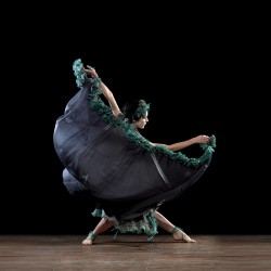 Robe en jersey de soie réversible et casaquin en jersey et organza de soie réversible