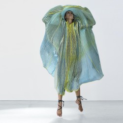 Performance dansée, robe plicatwil twill de soie plissé