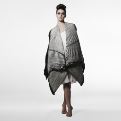 Shibori in textile, Ararat Gallery, Melbourne, Australie , écharpe plissée Sophie Guyot Soieries