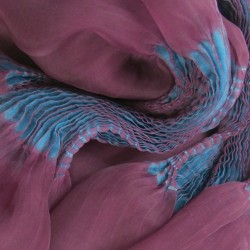 Étole juliette 038 multicolore en organza de soie plissé, teint et fabriqué à Lyon en France par Sophie Guyot Soieries