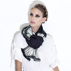 Coulipli two-tone scarf in silk twill pleated and dyed by sophie guyot silks in Lyon France