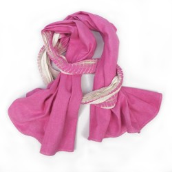 Baobab, longue écharpe en bourrette de soie, plissée au centre, bicolore, fabriquée à lyon par sophie guyot soierie.