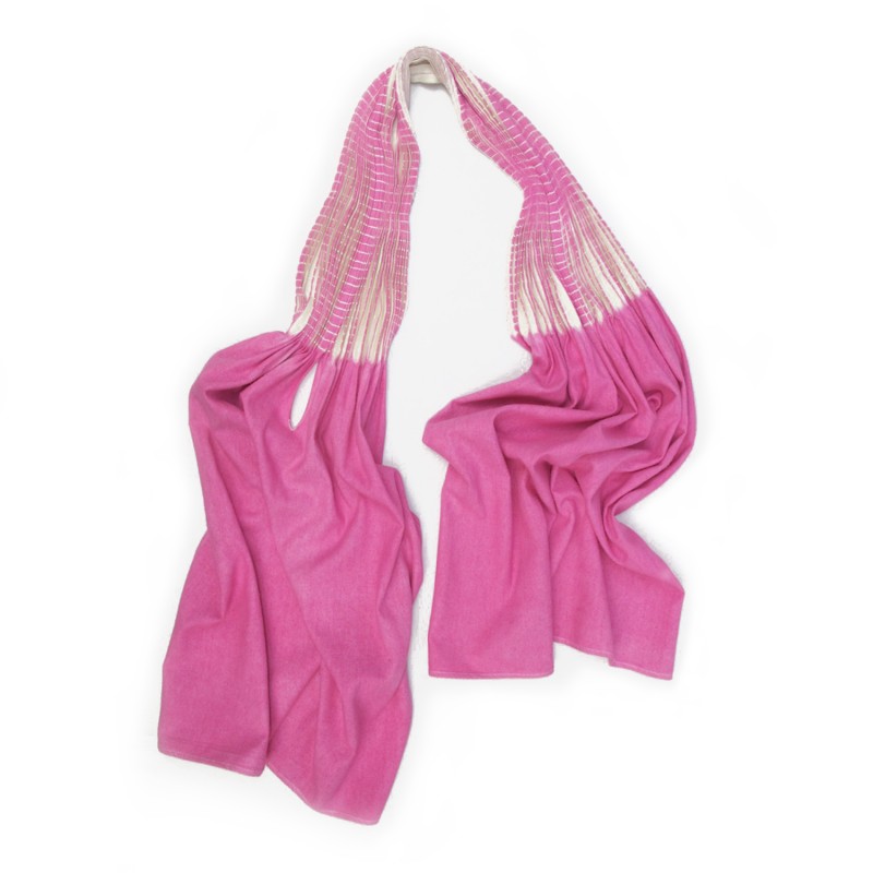 Baobab, longue écharpe en bourrette de soie, plissée au centre, bicolore, fabriquée à lyon par sophie guyot soierie.