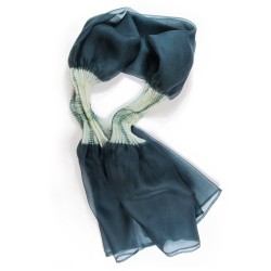 Stole Juliette two-tone 035 in pleated silk organza, dyed and made by sophie guyot silks in Lyon France