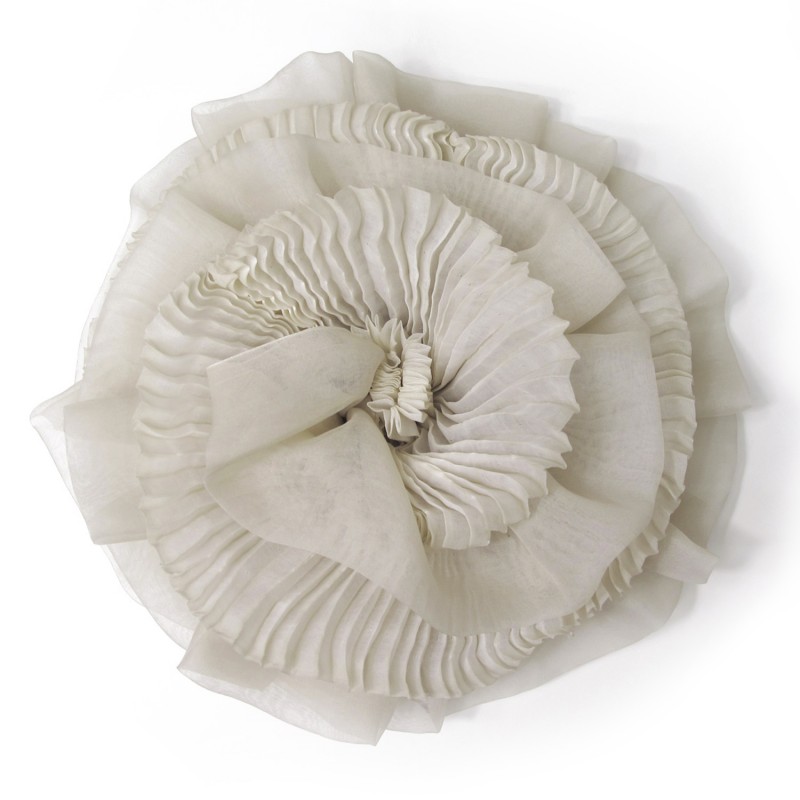 Two-tone pleated BIBI paplillon in silk organza, made in Lyon, France by Sophie Guyot Soieries from a shibori technique