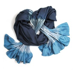 Maxi stole plissenpli, pleated silk twill, dyed and made by sophie guyot silks in Lyon France