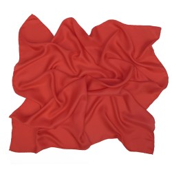 Carré 90 uni rouge écarlate twill de soie roulotté fait à lyon en france par sophie guyot soieries