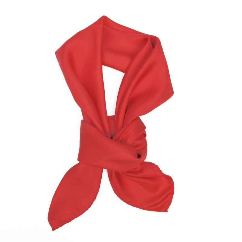 Carré 90 uni rouge écarlate twill de soie roulotté fait à lyon en france par sophie guyot soieries