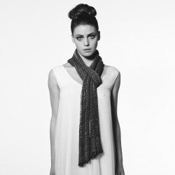 Multicolored pleated chaperon scarf in cashmere wool silk canvas