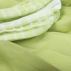 Écharpe plissée granmousse en mousseline de soie fabriquée à Lyon France Sophie Guyot créatrice mode accessoires et soieries