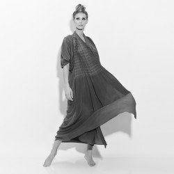 Kimono au col plissé en crêpe de chine