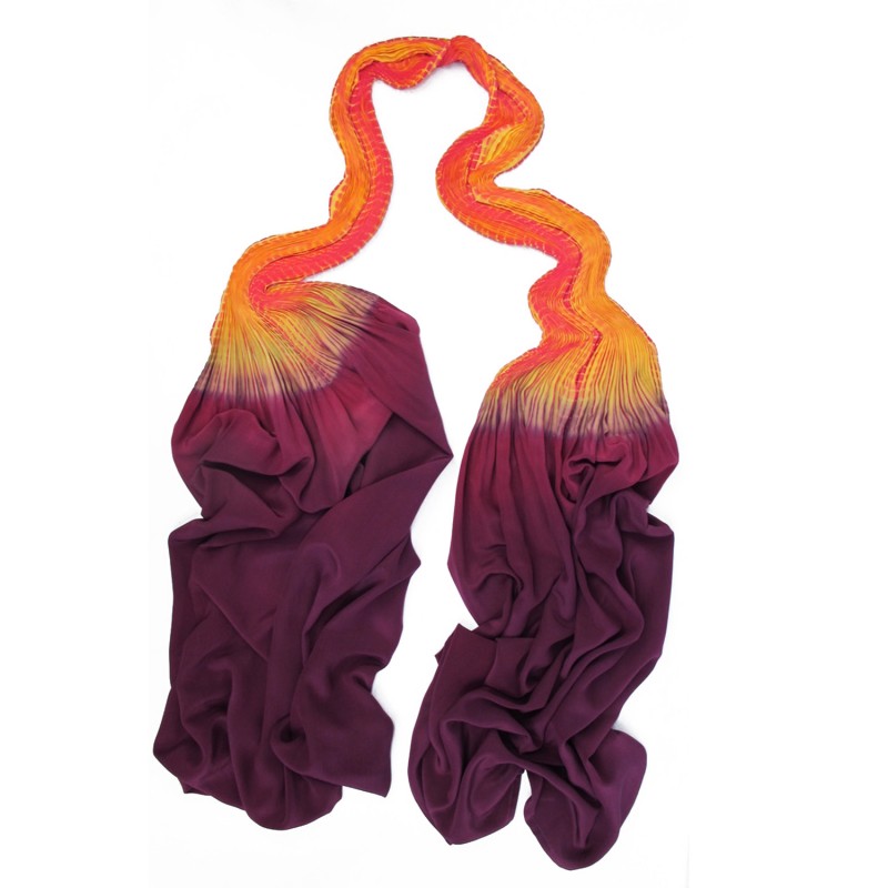 Longue écharpe plissée en crêpe de chine 100% soie, multicolore.