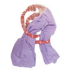 Longue écharpe plissée en crêpe de chine 100% soie multicolore.