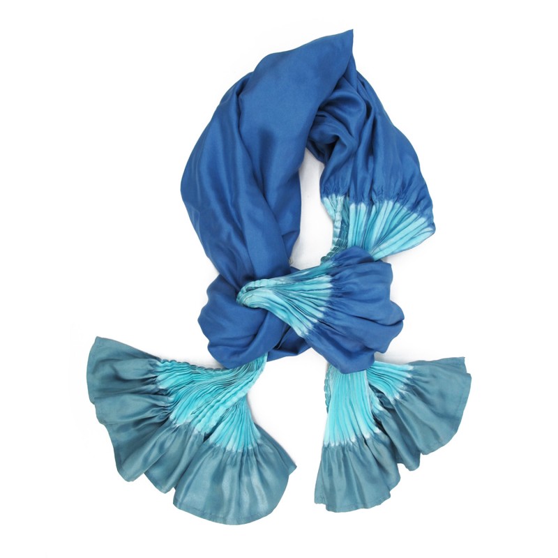 Maxi stole plissenpli, pleated silk twill, dyed and made by sophie guyot silks in Lyon France