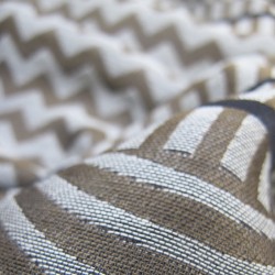 Maxi écharpe, tissage jacquard, en soie et coton, fabriqué à Lyon, France par sophie guyot soieries